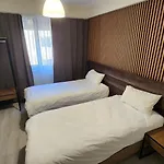 Moda Hotel *